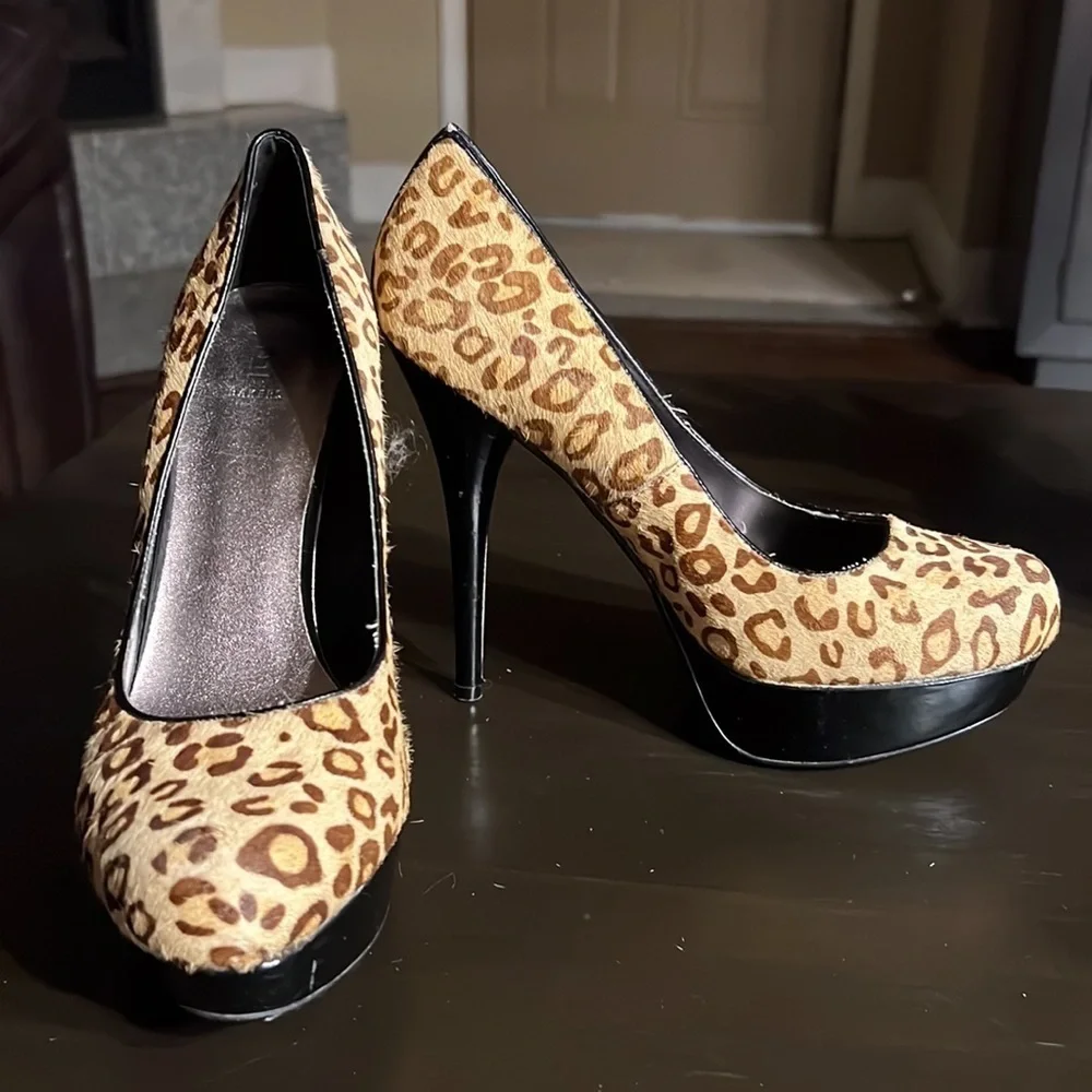 Baker’s Victoria Calf Hair Leopard Print Platform Pumps Size 8